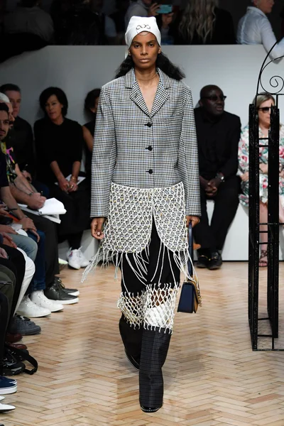Look 3